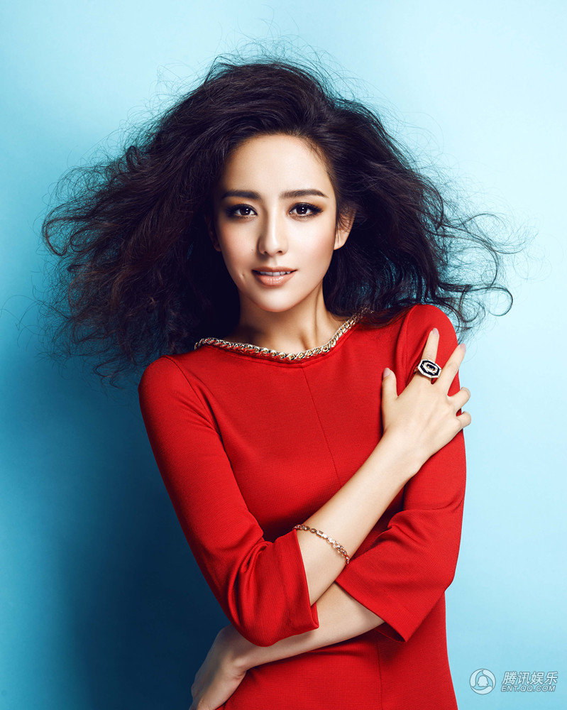 佟丽娅封面大片摩登复古 演绎<em>百变丽人</em>--时尚-