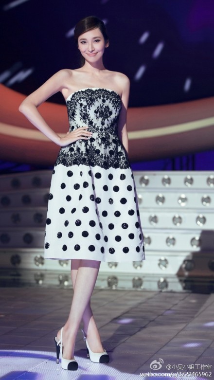 ���г��ڣ�OscarDeLaRenta PF2013 �ڰ���װ���Ϻڰ����ζ��߸�Ь��������ޣ���ȫ�����и���ô