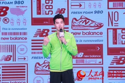 New Balance�����ƹ��ʹ����͢���ֳ��������������ܲ����鼰��New Balance����ھ�Jenny Simpson�Ľ����ĵ�