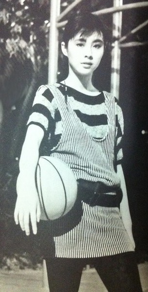 王祖贤打篮球视频疯传被赞真人版赤木晴子 看