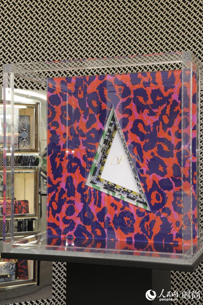 Diane von Furstenberg�ó���ֱ�Ӱ�ȹ���ϵ�ӡ�������ˣ�
