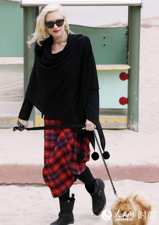 Gwen Stefani�ĸ���ȹ�����ɫ��֯�������������ʮ�㡣