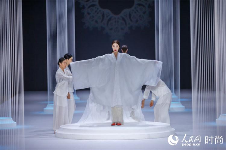 LAN YU 2015�ﶬ��һ�ˡ��ٹˡ��߼�����ϵ�а����ʹ�������4��