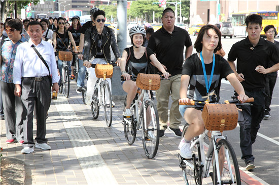 ̨صĵĻչвɻȱҪڡMCM Moves in Taipeį̨Ļ͹ MCM̺ʱ DNAԼ MCMӵֻ(Eco-friendly)ʱ̬šMCMһֱʱвƷ죬ǰհ˼άʽչֳƷƶԸԵʱлԶ˼