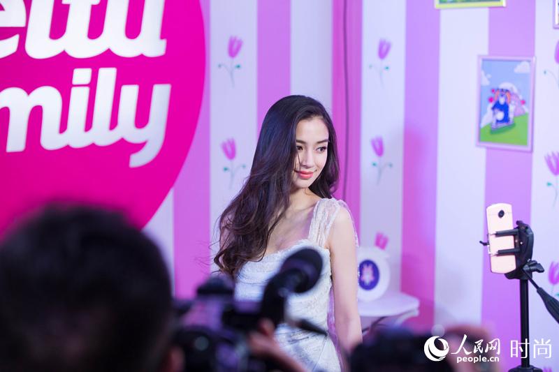 Angelababy˿ȹЦ żװʮӲҡ4