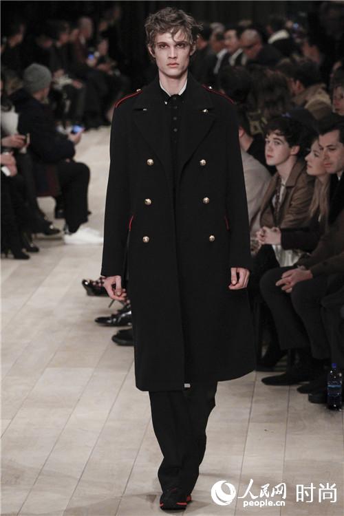 �d��Z�۴��ɸ��Q�𭺨q Burberry56�M�s��look�tö�B�ʭ^�ۭ��i20�j