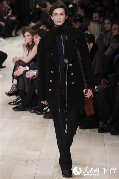 �d��Z�۴��ɸ��Q�𭺨q Burberry56�M�s��look�tö�B�ʭ^�ۭ��i56�j