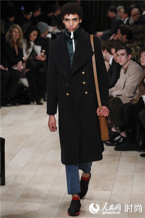 �d��Z�۴��ɸ��Q�𭺨q Burberry56�M�s��look�tö�B�ʭ^�ۭ��i30�j