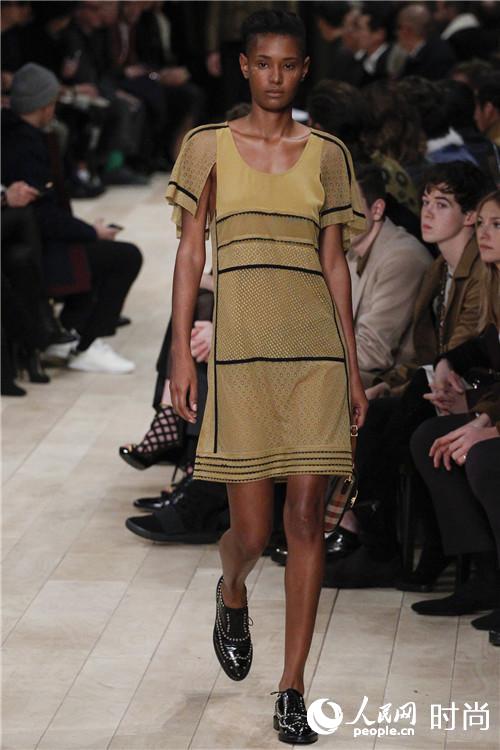 �d��Z�۴��ɸ��Q�𭺨q Burberry56�M�s��look�tö�B�ʭ^�ۭ��i34�j
