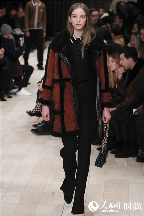 �d��Z�۴��ɸ��Q�𭺨q Burberry56�M�s��look�tö�B�ʭ^�ۭ��i37�j