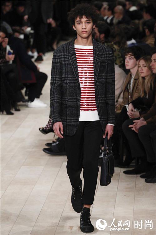 �d��Z�۴��ɸ��Q�𭺨q Burberry56�M�s��look�tö�B�ʭ^�ۭ��i10�j