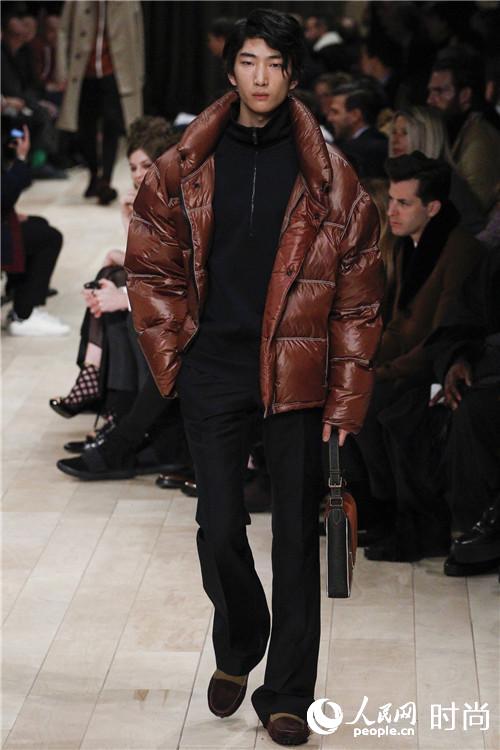 �d��Z�۴��ɸ��Q�𭺨q Burberry56�M�s��look�tö�B�ʭ^�ۭ��i5�j