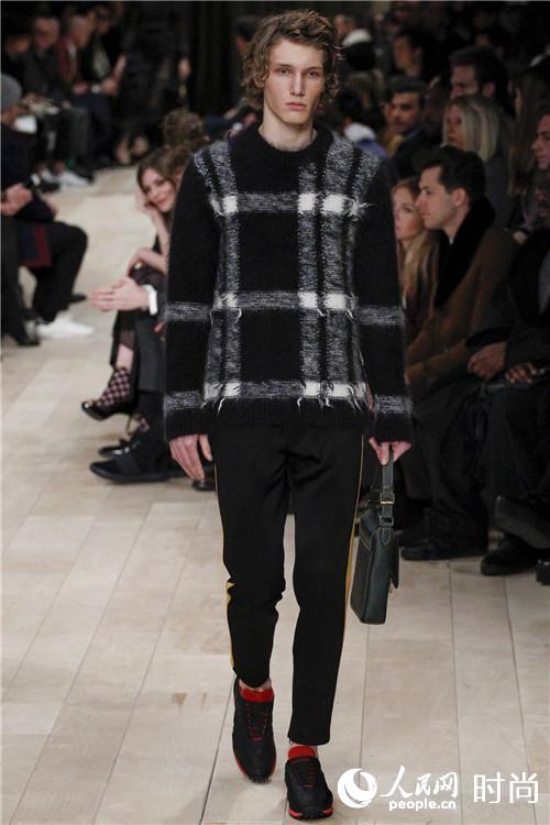 �d��Z�۴��ɸ��Q�𭺨q Burberry56�M�s��look�tö�B�ʭ^�ۭ��i14�j