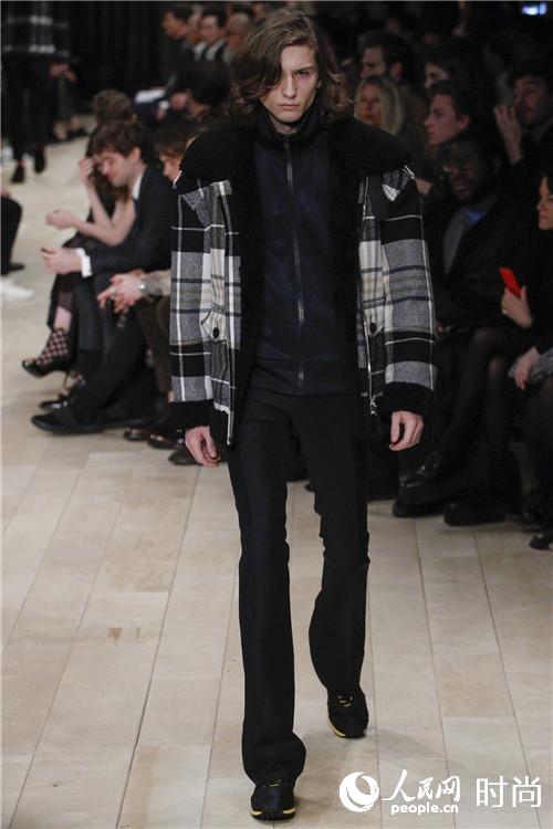�d��Z�۴��ɸ��Q�𭺨q Burberry56�M�s��look�tö�B�ʭ^�ۭ��i13�j