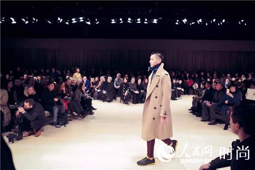 �d��Z�۴��ɸ��Q�𭺨q Burberry56�M�s��look�tö�B�ʭ^�ۭ��i58�j