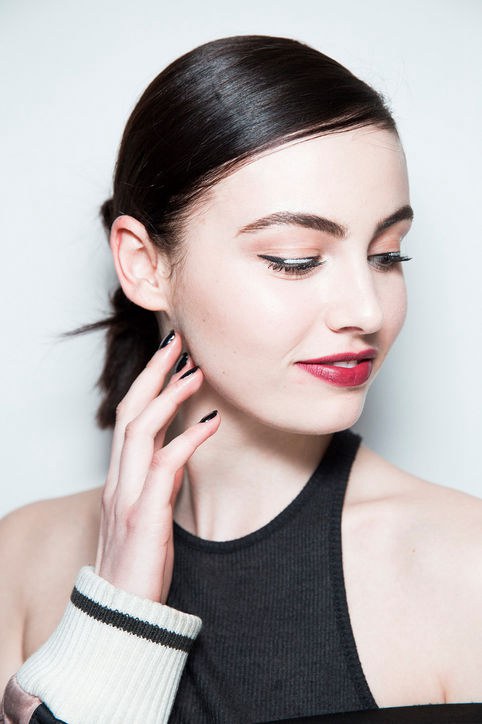 marissa-webb-fall-2016-runway-silver-eyeliner