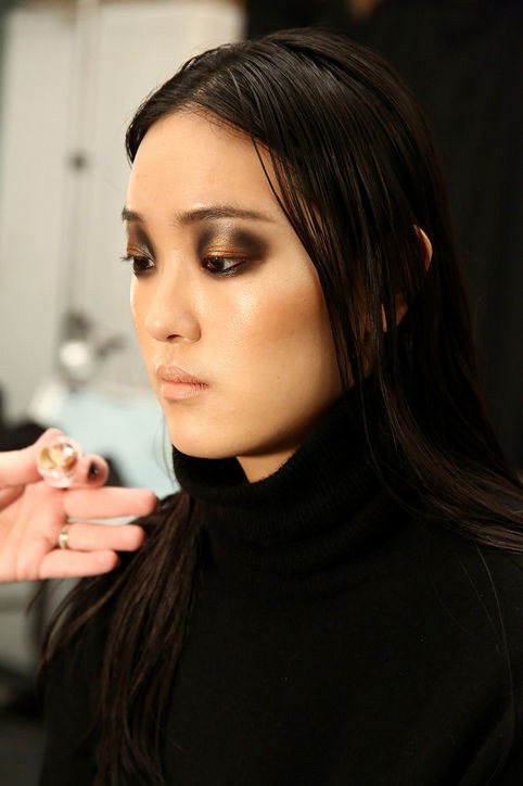 tadashi-shoji-fall-2016-runway-metallic-eyeshadow