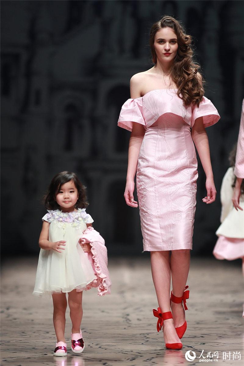 Vicky Zhang�G�^�k���~�\Ū����