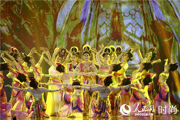 �ڴ��j������ɩ|���O 2016���꭫�y��ڮɸ˩P�꺡�����i18�j