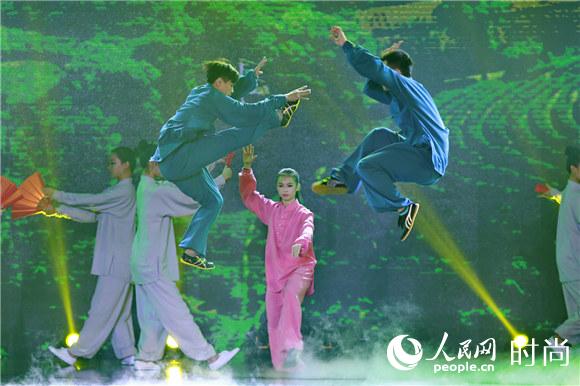 �ڴ��j������ɩ|���O 2016���꭫�y��ڮɸ˩P�꺡�����i19�j