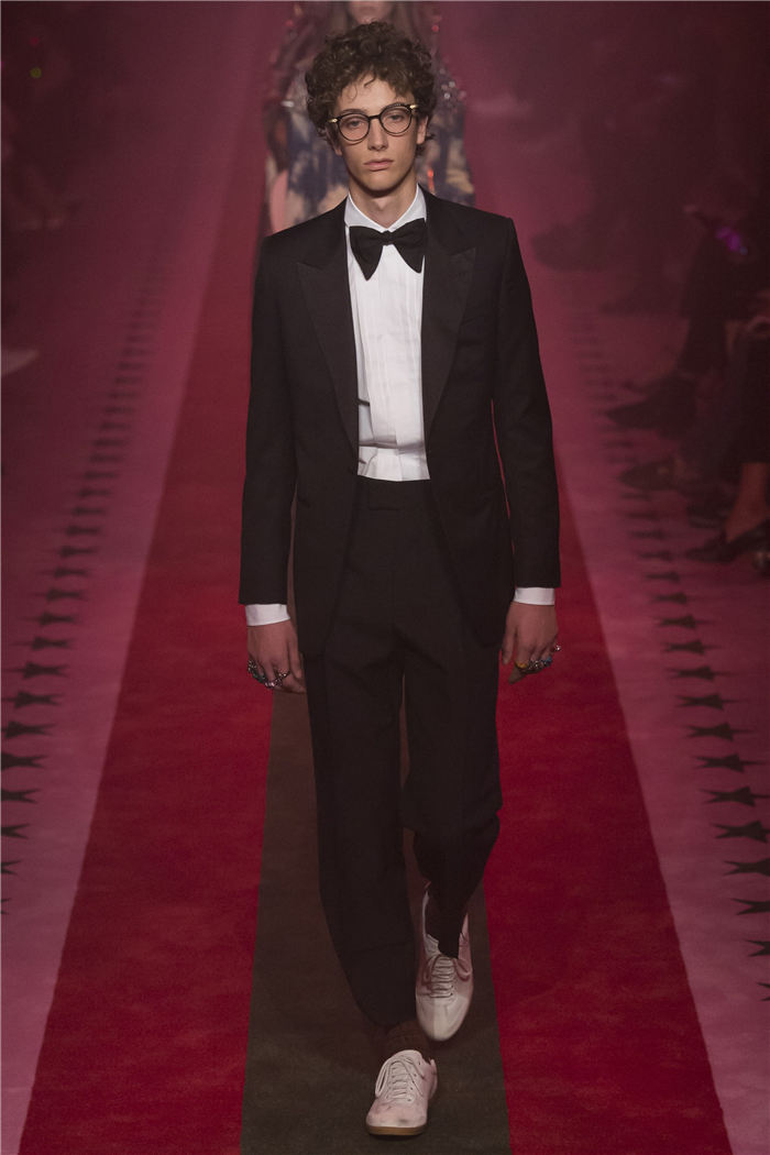2017�K�L�����ɸ˩P GUCCI�ڤۤj�q�i17�j