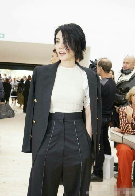 Celine 2017�K�L�t�C�ھ��ɸ˩P�o�� �ѦZ���ᰪ�իG�ۨq���i2�j