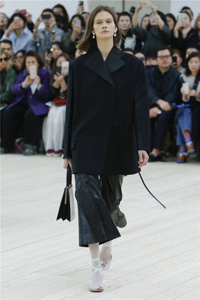 Celine 2017�K�L�t�C�ھ��ɸ˩P�o�� �ѦZ���ᰪ�իG�ۨq���i5�j