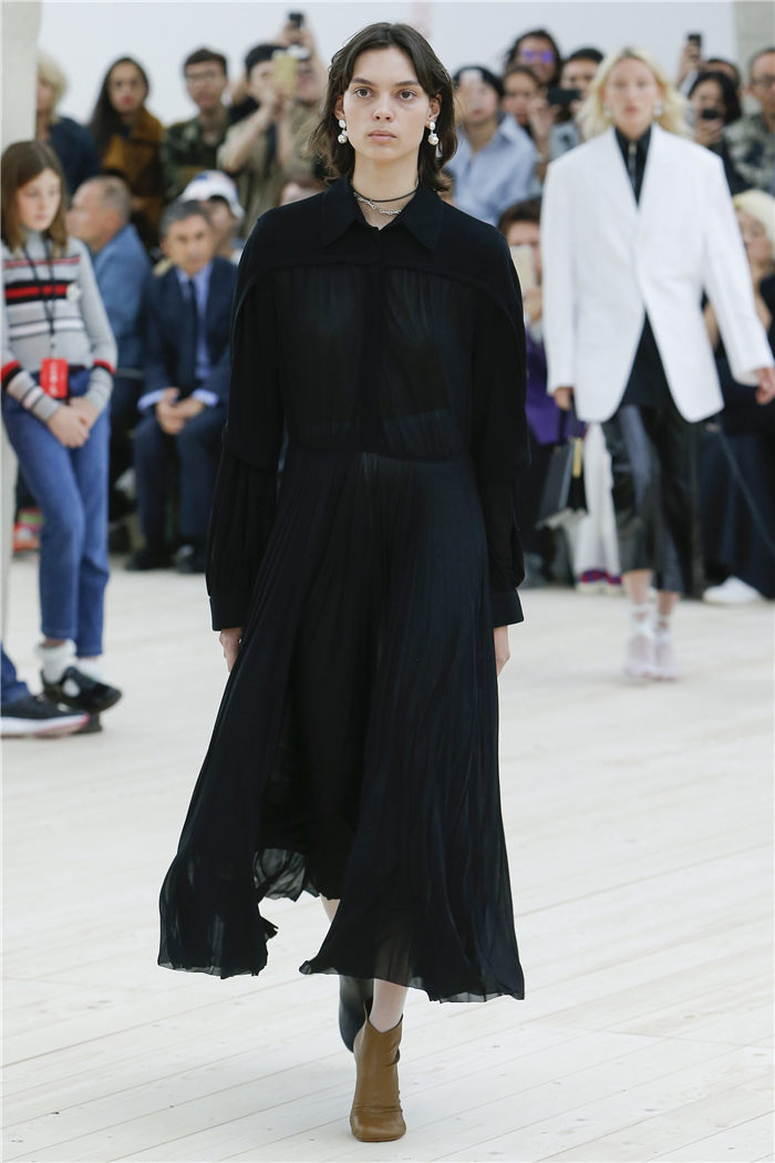 Celine 2017�K�L�t�C�ھ��ɸ˩P�o�� �ѦZ���ᰪ�իG�ۨq���i14�j
