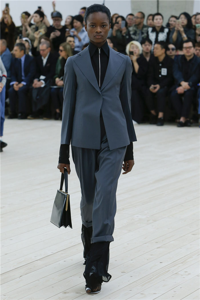 Celine 2017�K�L�t�C�ھ��ɸ˩P�o�� �ѦZ���ᰪ�իG�ۨq���i13�j