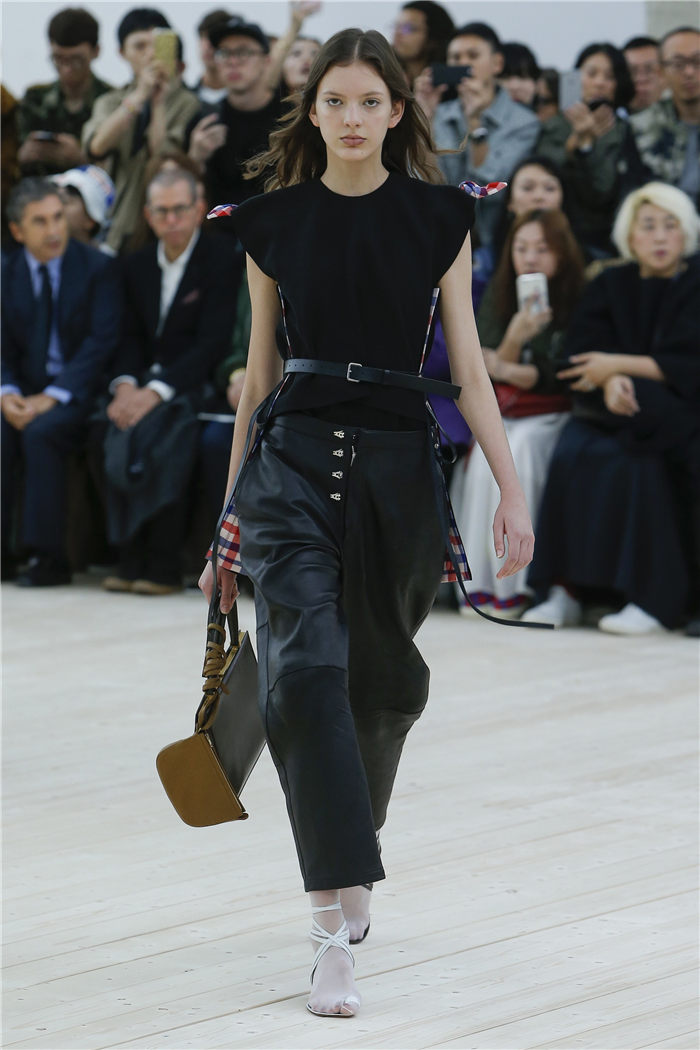 Celine 2017�K�L�t�C�ھ��ɸ˩P�o�� �ѦZ���ᰪ�իG�ۨq���i26�j