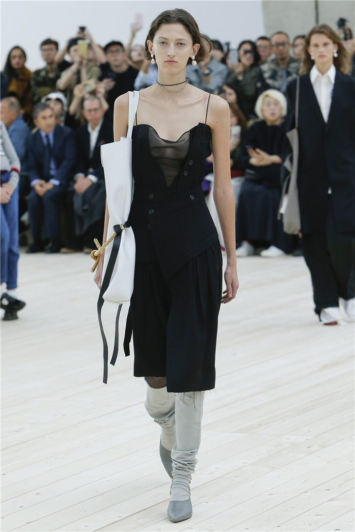 Celine 2017�K�L�t�C�ھ��ɸ˩P�o�� �ѦZ���ᰪ�իG�ۨq���i22�j