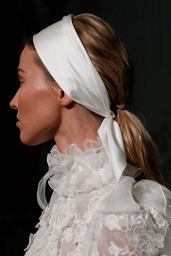 Giambattista Valli�q�����ݡA������b�Z�V����m�A�C������㦳�K�Ѫ��������C