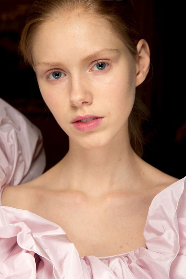 Giambattista ValliVal Garland ��Giambattista Valli�q���W���үS���y�F�R�������K��𮧪����e�A�H���⪺���v�B�|���M�B�I���I�X�J�ĪG�����١C
