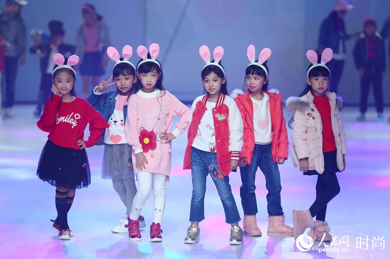 第26届中国真维斯杯休闲装设计大赛分区赛颁奖晚会举行