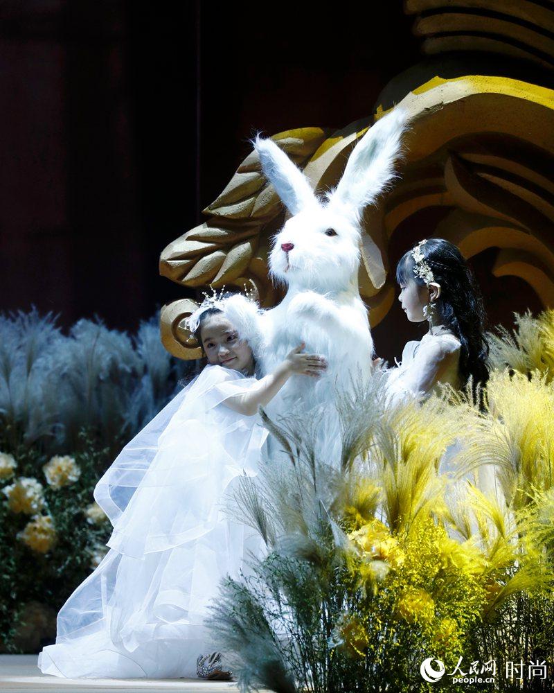 向佐求婚郭碧婷为你手动安排软妹子的撩汉穿衣指南