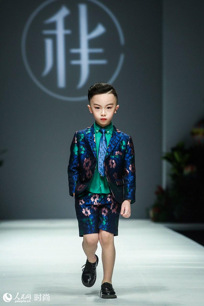 章子怡吐槽女儿颜值网友:都怪汪峰拖后腿
