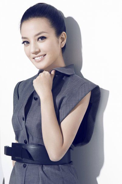 赵薇写真变芭比娃娃 <em>中性</em>装扮颠覆形象 (10)--女